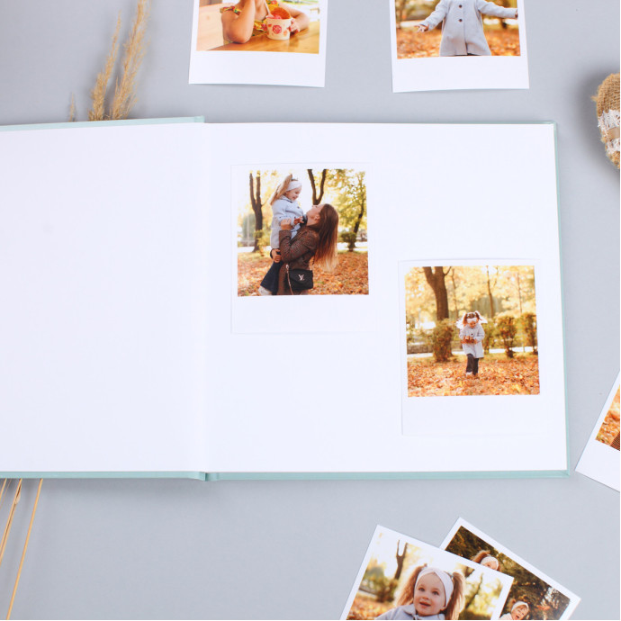 Фотоальбом з білими сторінками