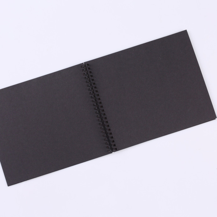 Альбом на пружині 20×23 см, 20 сторінок, Чорний