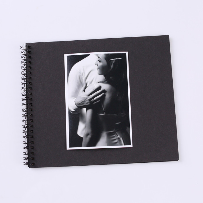 Альбом на пружині 20×23 см, 20 сторінок, Чорний