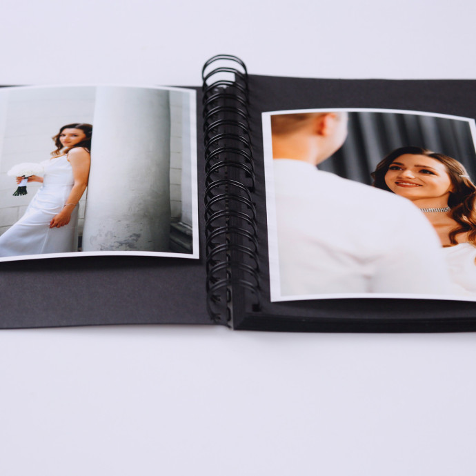 Альбом на пружині 23×25 см, 50 сторінок, Чорний
