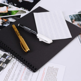 Альбом на пружині  20х23 см 20 сторінок + 2 маркери Чорний