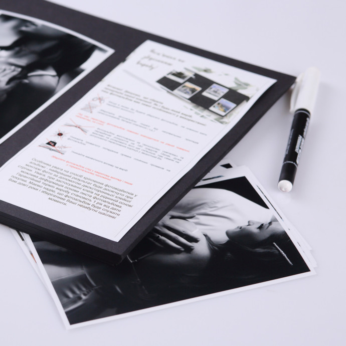 Альбом на пружині 23×25 см, 50 сторінок + 2 маркери, Чорний