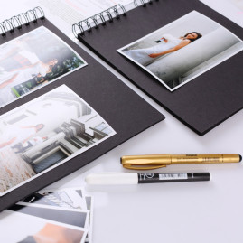 Альбом на пружині 23x25 см 50 сторінок + 2 маркери  Чорний