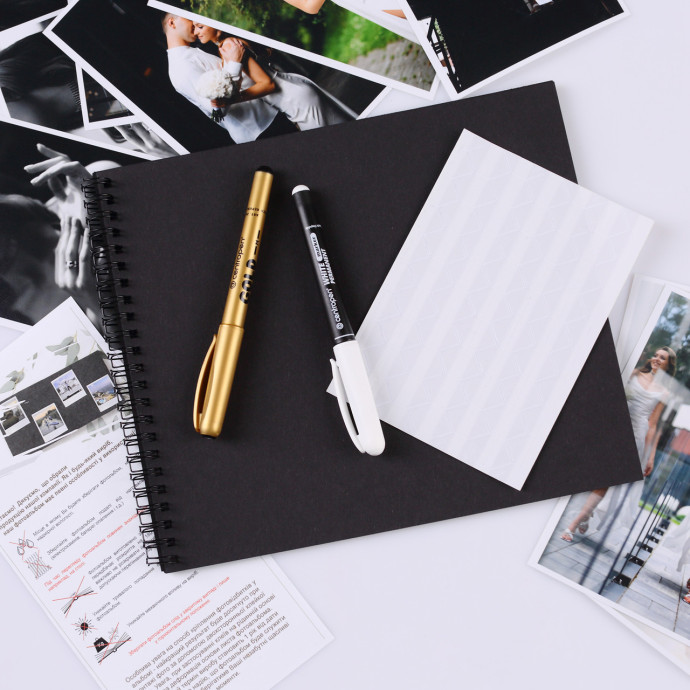 Альбом на пружині 20х23 см 40 сторінок  + 2 маркери  Чорний