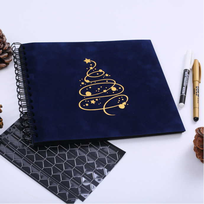 Преміум фотоальбом у синьому оксамиті з золотою ялинкою