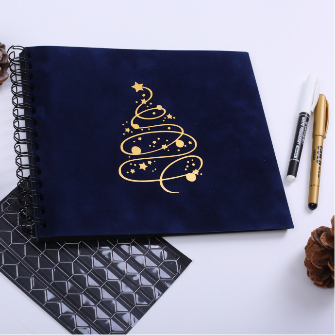 Преміум фотоальбом у синьому оксамиті з золотою ялинкою